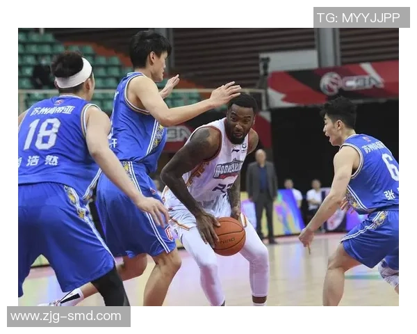 北京控股主场迎战南京同曦激烈对决上演巅峰篮球精彩纷呈