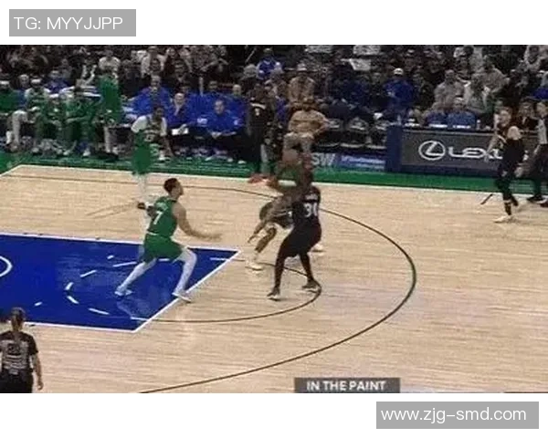 森林狼挑战独行侠争夺季后赛席位 双方全力以赴展开激烈对决